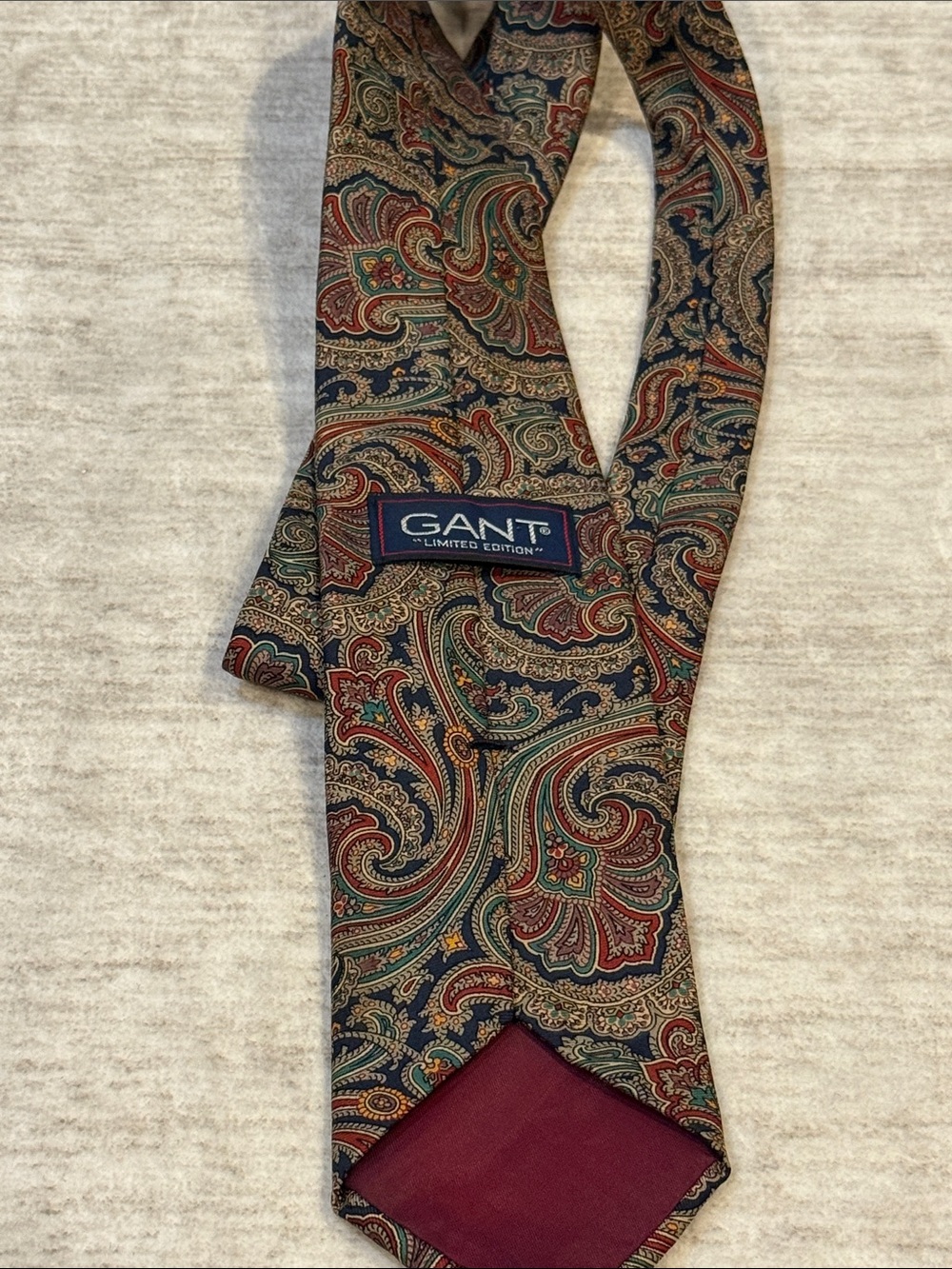 100% silk Gant Paisley Pattern Men's Tie in Black, Red & Green - Picture 3 of 10